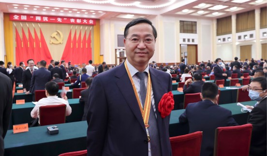 郭宏新董事長(zhǎng)被中共中央授予建黨百年“全國(guó)優(yōu)秀共產(chǎn)黨員”稱號(hào)
