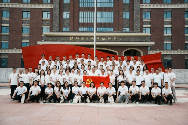 “蟹”力同心克時(shí)艱，精神鑄魂勇?lián)?dāng)，清風(fēng)護(hù)航促發(fā)展慶七一主題活動(dòng)